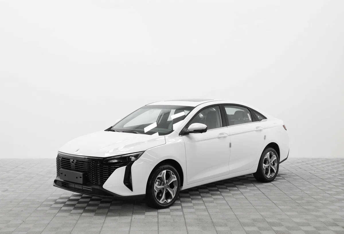 LIVAN S6Pro с салона по цене от 1 190 000 рублей