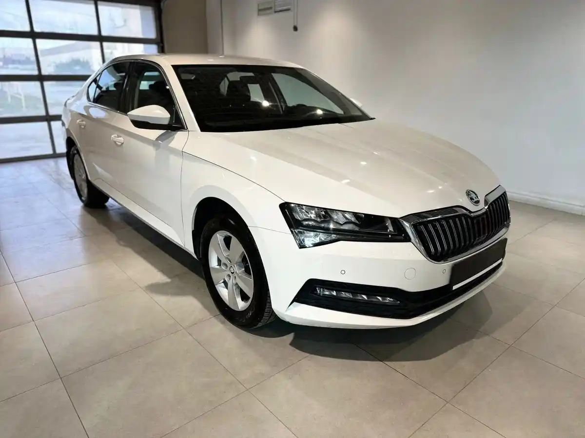 Skoda Superb с автосалона по цене от 1 860 000 рублей